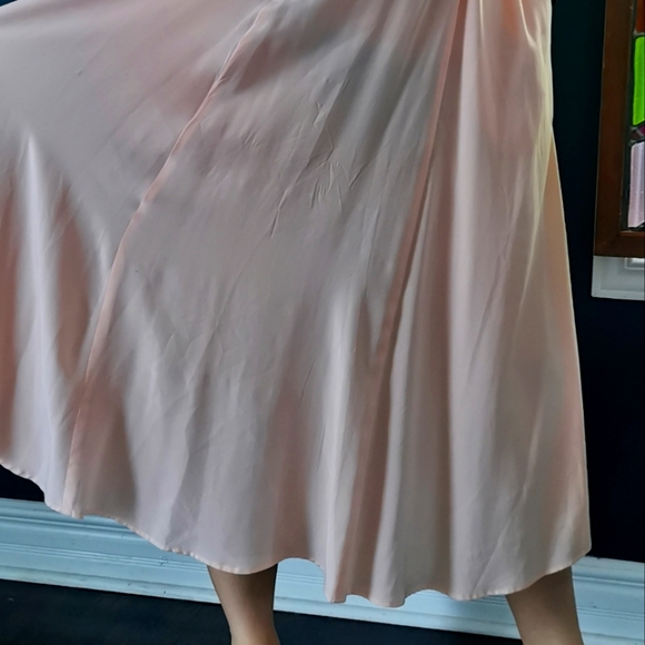 ✨vintage✨ 100% silk midi skirt with pockets! - Picture 2 of 2